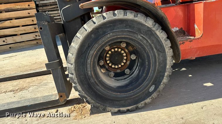 image for item EM2325 Nissan 110 forklift