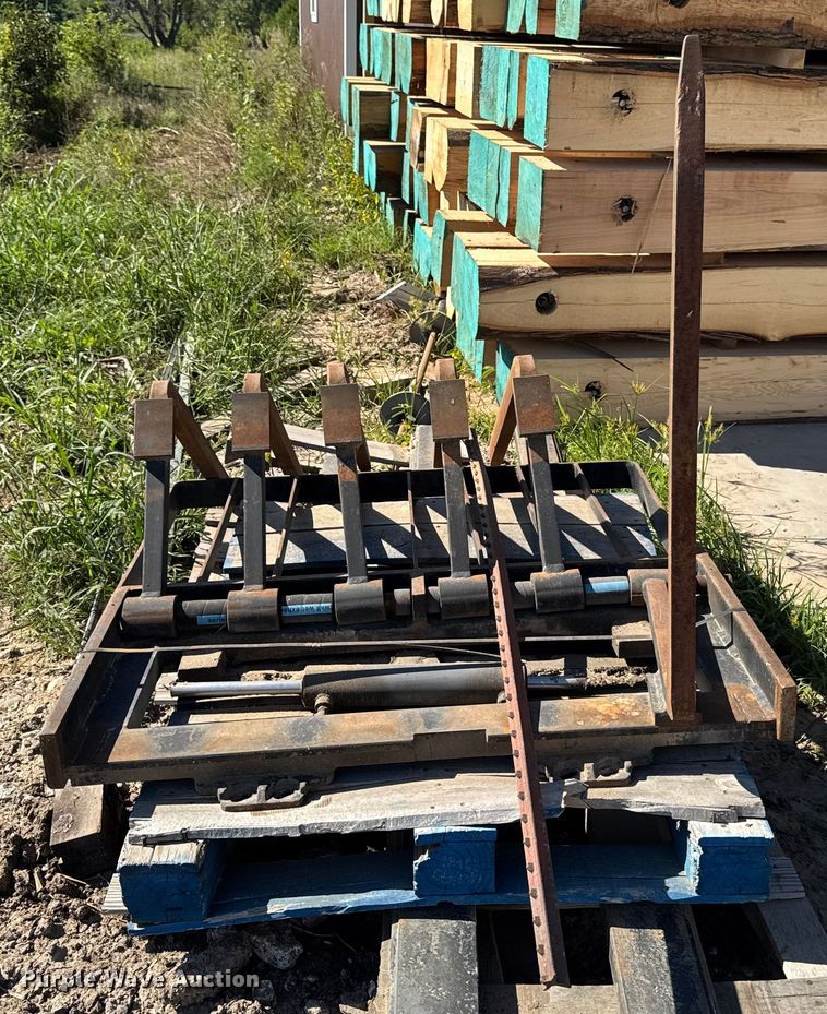 image for item EM2325 Nissan 110 forklift