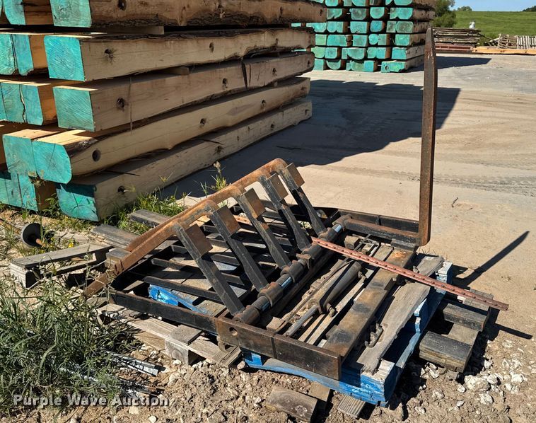 image for item EM2325 Nissan 110 forklift