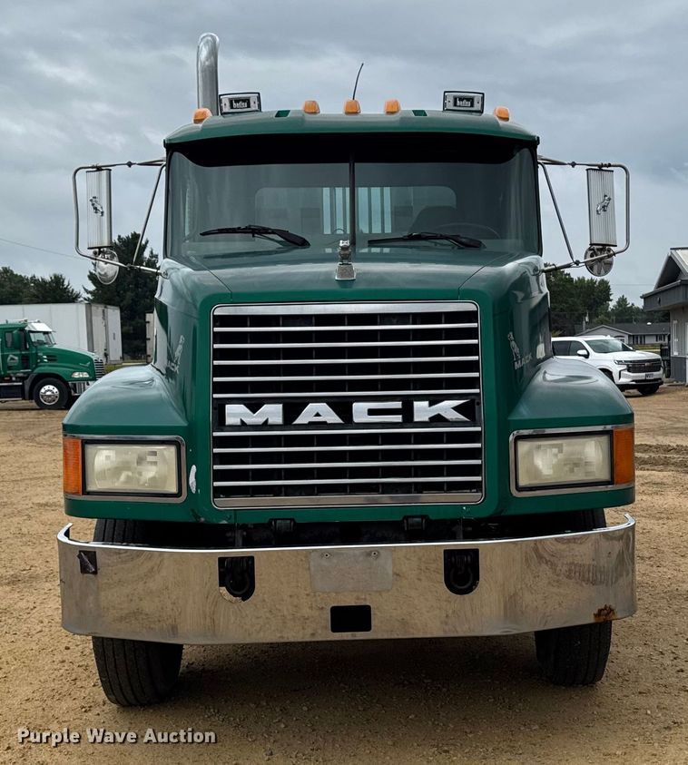 image for item EM2331 1994 Mack CH613 semi truck