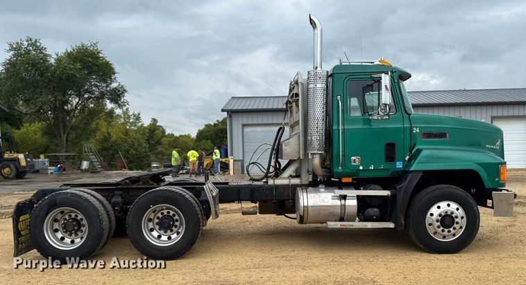 image for item EM2331 1994 Mack CH613 semi truck