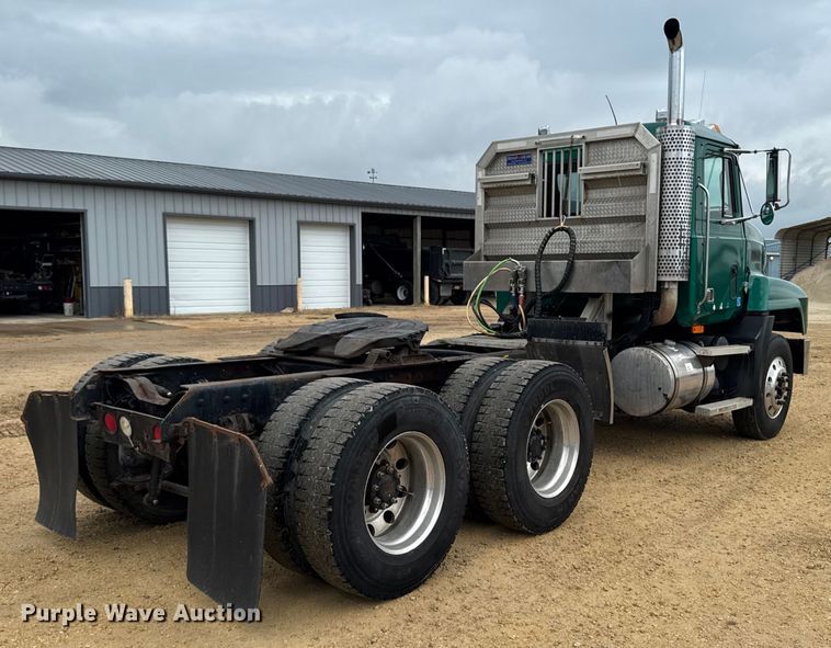 image for item EM2331 1994 Mack CH613 semi truck