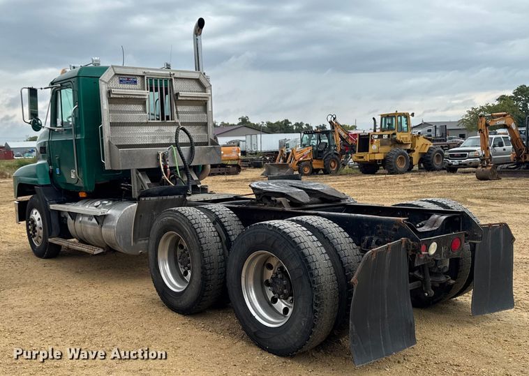image for item EM2331 1994 Mack CH613 semi truck