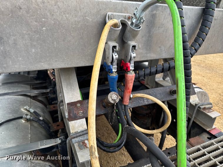 image for item EM2331 1994 Mack CH613 semi truck