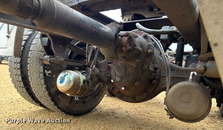 image for item EM2331 1994 Mack CH613 semi truck