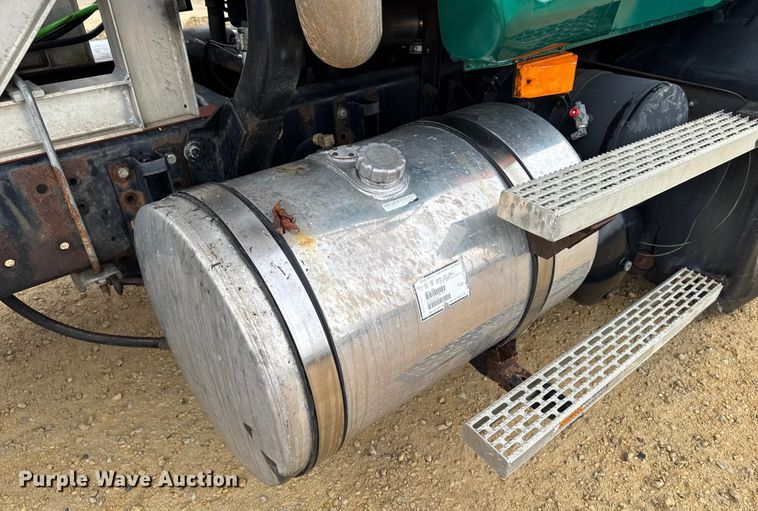 image for item EM2331 1994 Mack CH613 semi truck