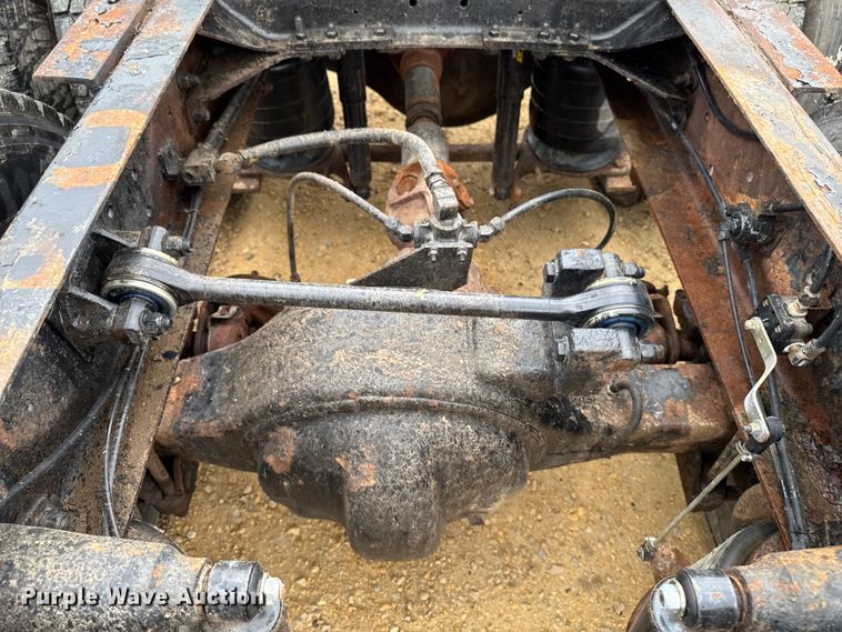 image for item EM2331 1994 Mack CH613 semi truck