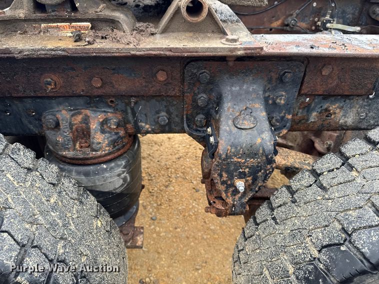 image for item EM2331 1994 Mack CH613 semi truck