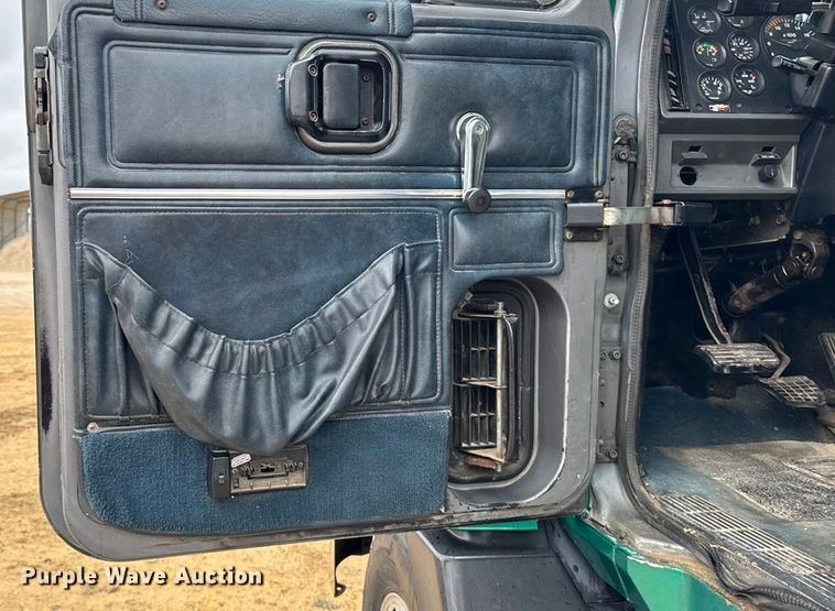 image for item EM2331 1994 Mack CH613 semi truck