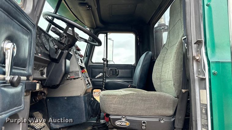 image for item EM2331 1994 Mack CH613 semi truck