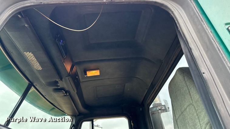 image for item EM2331 1994 Mack CH613 semi truck