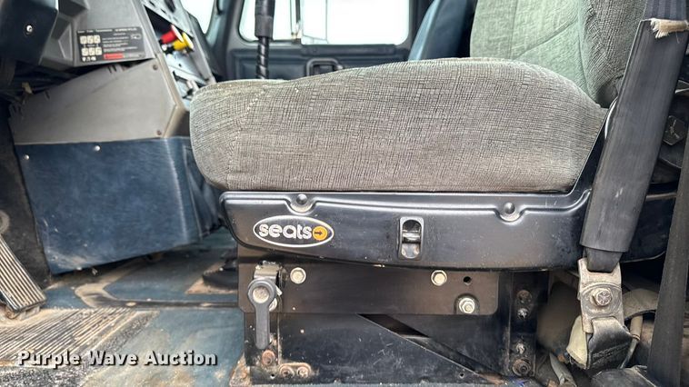 image for item EM2331 1994 Mack CH613 semi truck