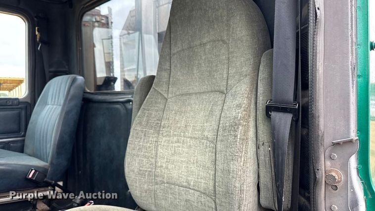 image for item EM2331 1994 Mack CH613 semi truck