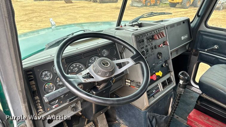 image for item EM2331 1994 Mack CH613 semi truck