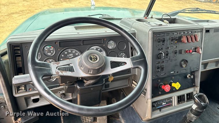 image for item EM2331 1994 Mack CH613 semi truck