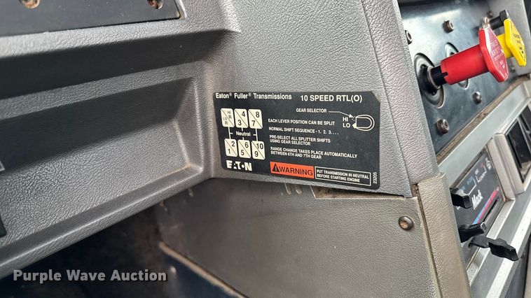 image for item EM2331 1994 Mack CH613 semi truck