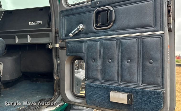 image for item EM2331 1994 Mack CH613 semi truck