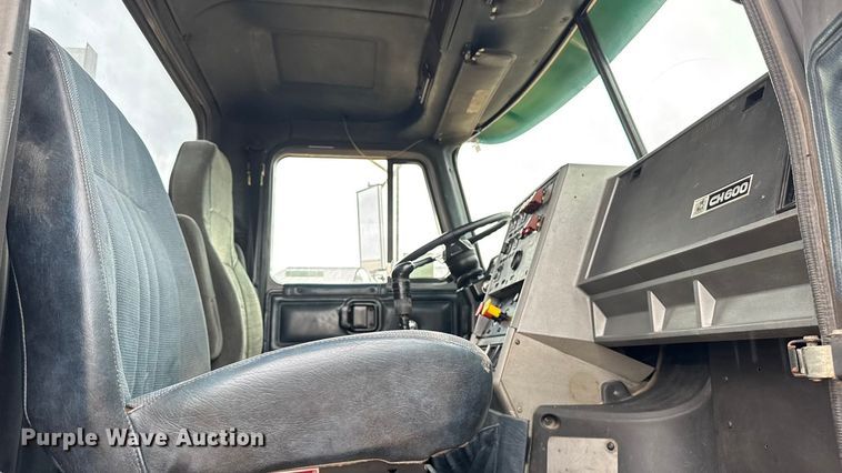 image for item EM2331 1994 Mack CH613 semi truck