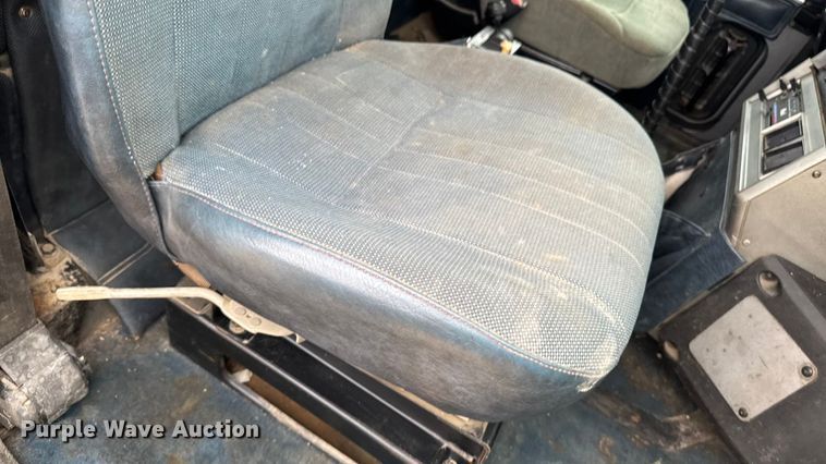 image for item EM2331 1994 Mack CH613 semi truck