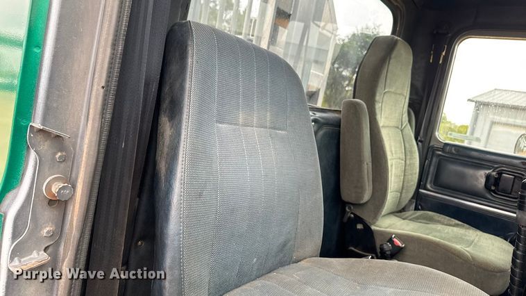 image for item EM2331 1994 Mack CH613 semi truck