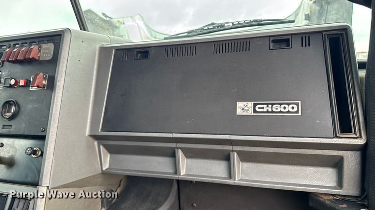 image for item EM2331 1994 Mack CH613 semi truck