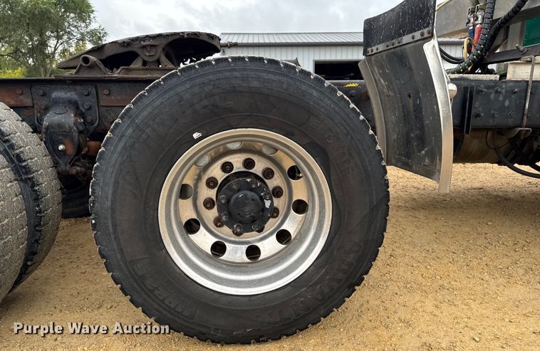 image for item EM2331 1994 Mack CH613 semi truck