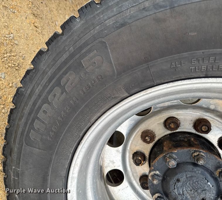 image for item EM2331 1994 Mack CH613 semi truck