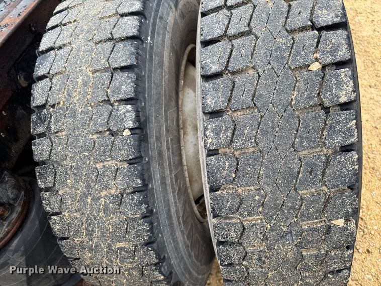 image for item EM2331 1994 Mack CH613 semi truck