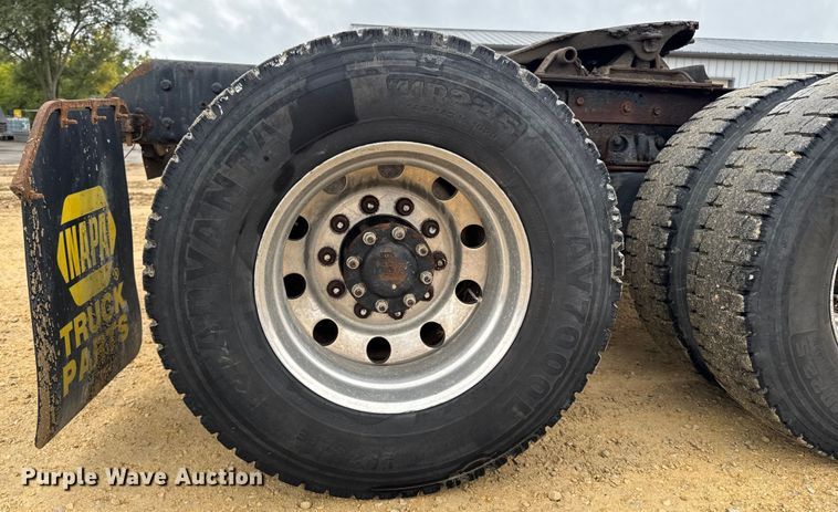 image for item EM2331 1994 Mack CH613 semi truck