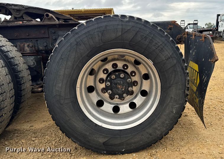 image for item EM2331 1994 Mack CH613 semi truck