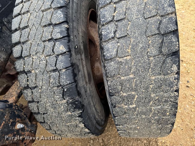 image for item EM2331 1994 Mack CH613 semi truck