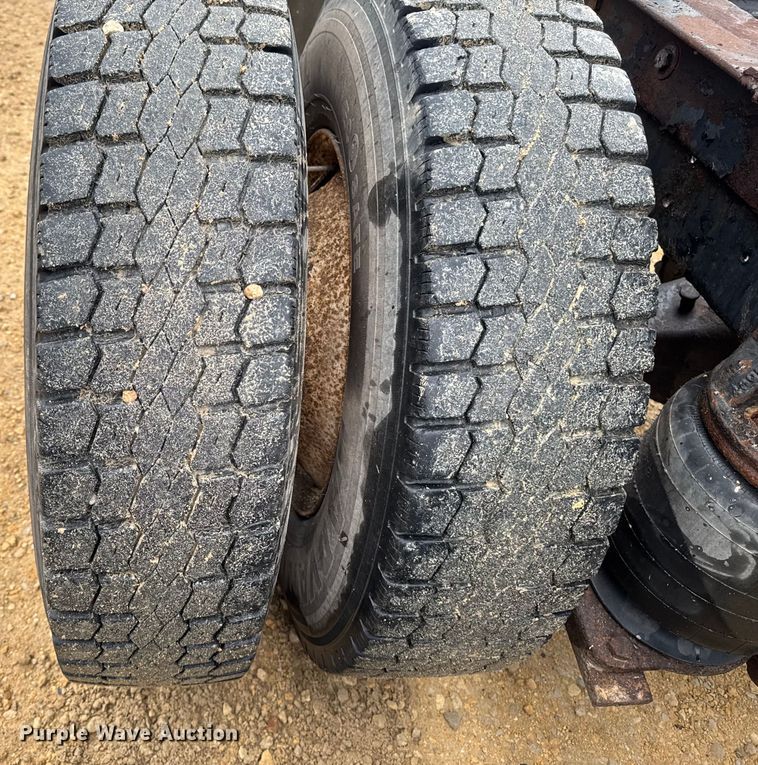 image for item EM2331 1994 Mack CH613 semi truck