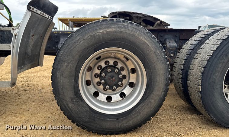 image for item EM2331 1994 Mack CH613 semi truck