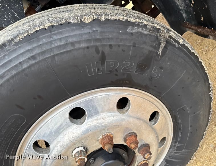 image for item EM2331 1994 Mack CH613 semi truck