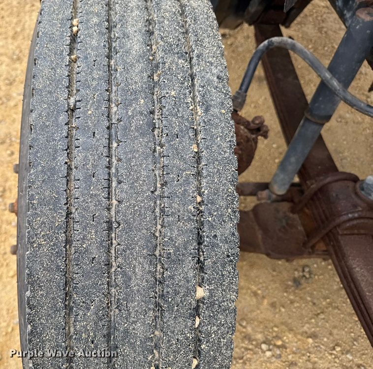 image for item EM2331 1994 Mack CH613 semi truck