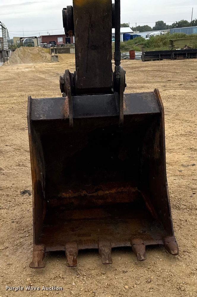 image for item EM2340 2002 Case CX160 excavator