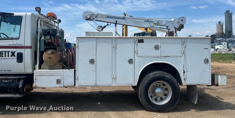 image for item EN5521 2007 International 4300 utility / service truck