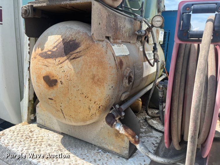 image for item EN5521 2007 International 4300 utility / service truck