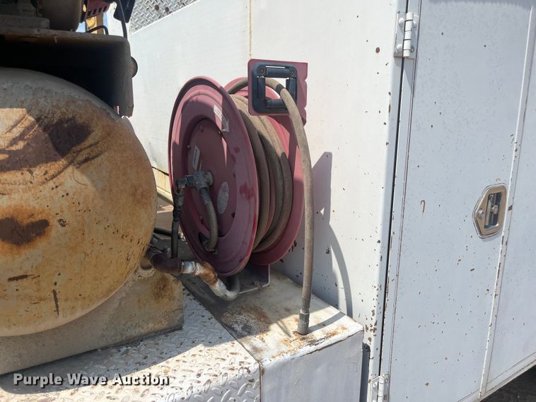 image for item EN5521 2007 International 4300 utility / service truck