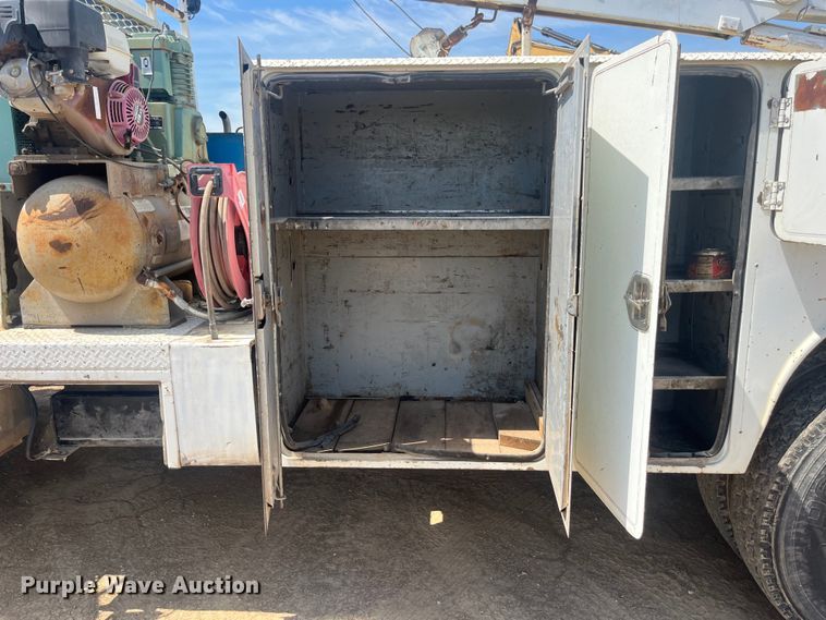 image for item EN5521 2007 International 4300 utility / service truck