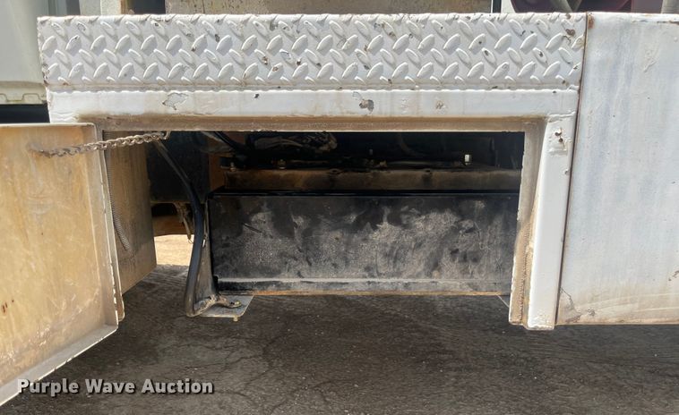 image for item EN5521 2007 International 4300 utility / service truck