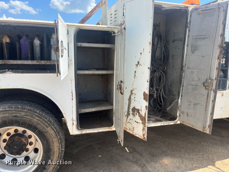 image for item EN5521 2007 International 4300 utility / service truck