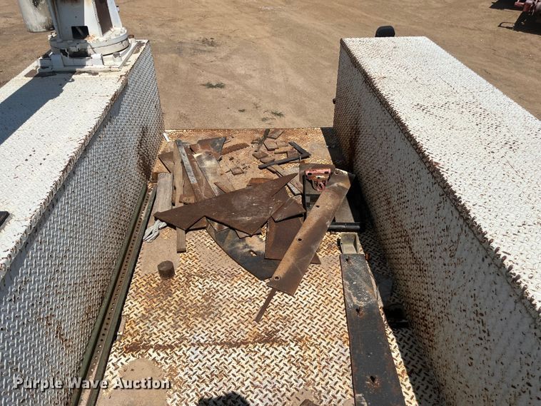 image for item EN5521 2007 International 4300 utility / service truck