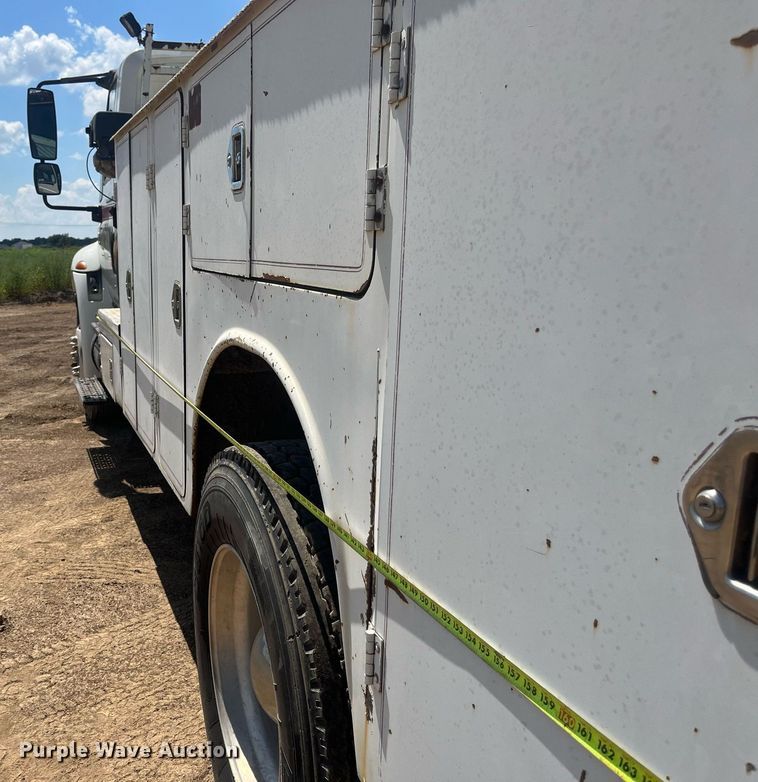 image for item EN5521 2007 International 4300 utility / service truck