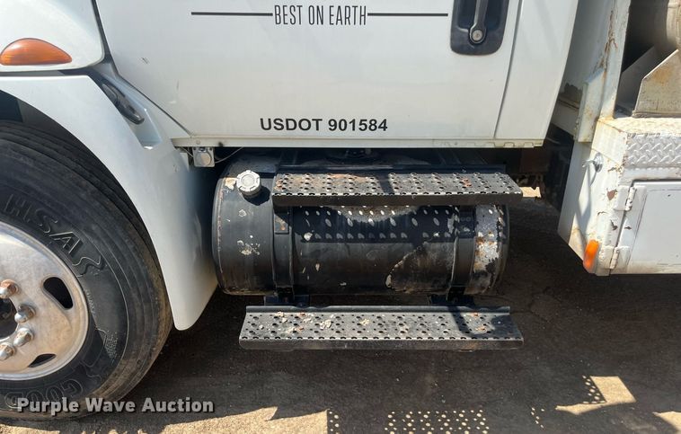 image for item EN5521 2007 International 4300 utility / service truck