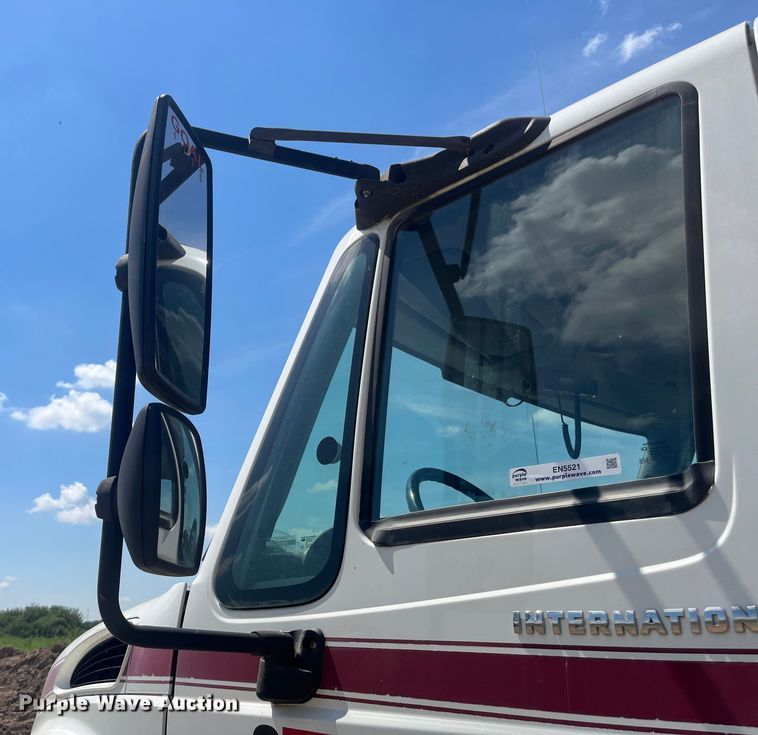 image for item EN5521 2007 International 4300 utility / service truck