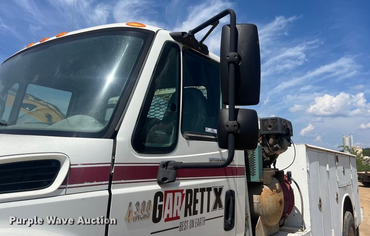 image for item EN5521 2007 International 4300 utility / service truck