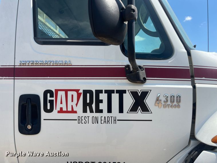 image for item EN5521 2007 International 4300 utility / service truck