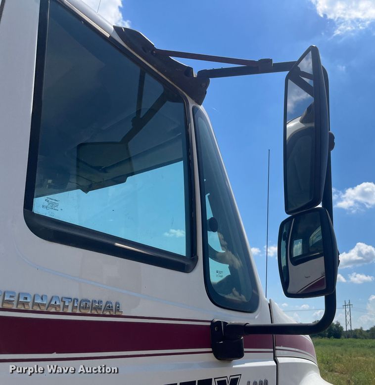 image for item EN5521 2007 International 4300 utility / service truck