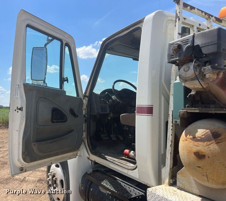 image for item EN5521 2007 International 4300 utility / service truck